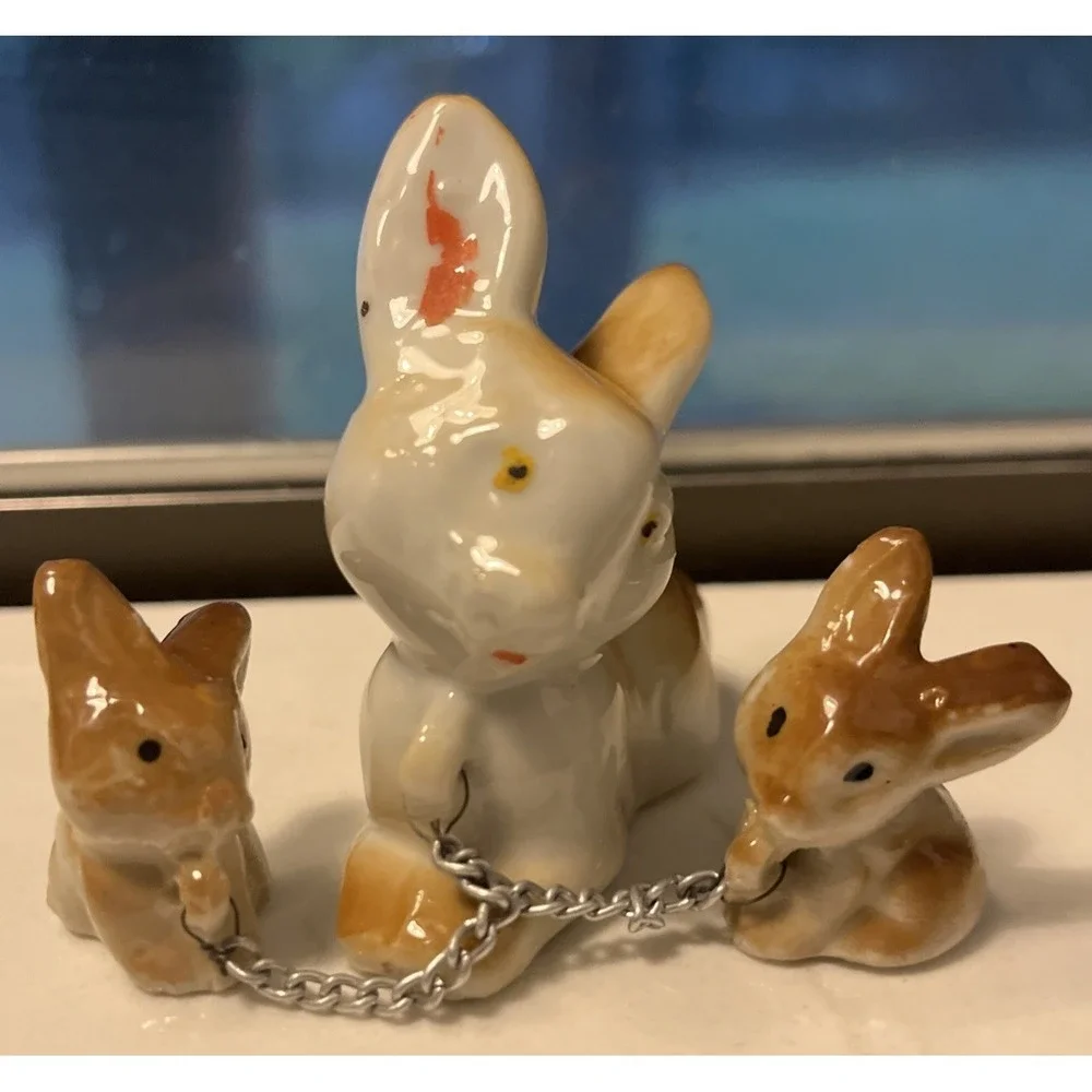 Vintage Set 3 Ceramic Bunnies Mother Rabbit w/ 2 Chained‎ Baby Bunny Figurine